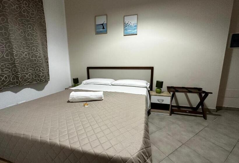 标准单人间, Samira