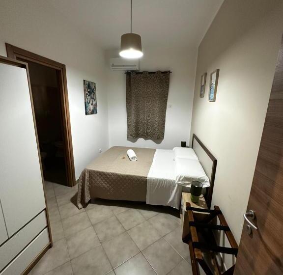 标准单人间, Samira