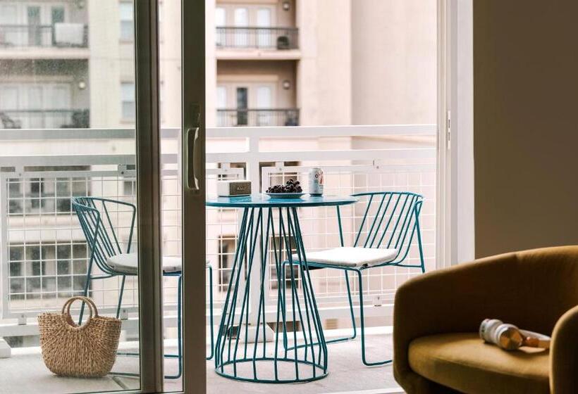 إستديو قياسى مزود بشرفة, Sonder Midtown South