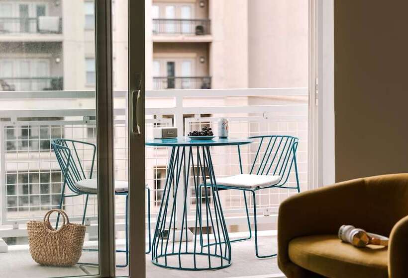 إستديو قياسى مزود بشرفة, Sonder Midtown South