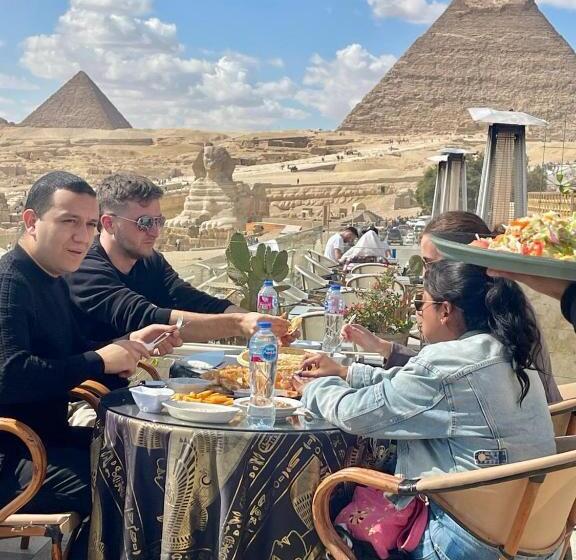 اتاق لوکس, Queen Pyramids View