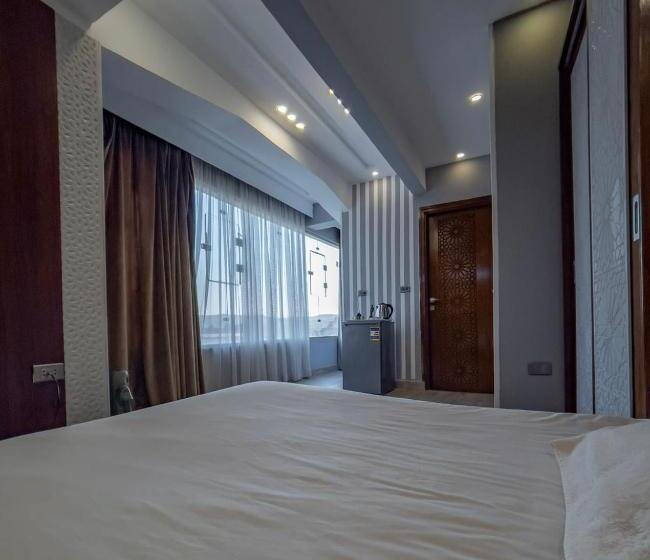 غرفة ديلوكس, Queen Pyramids View