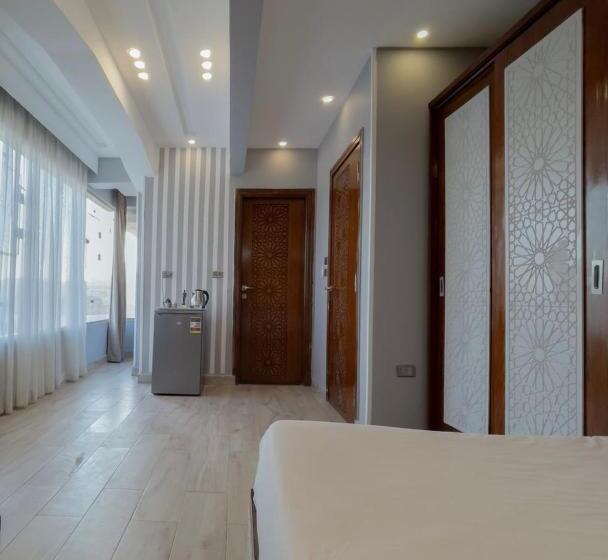 غرفة ديلوكس, Queen Pyramids View