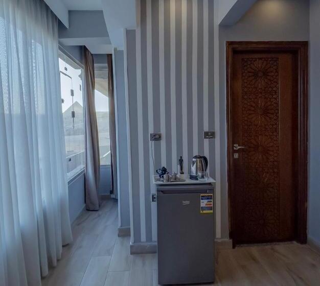 غرفة ديلوكس, Queen Pyramids View