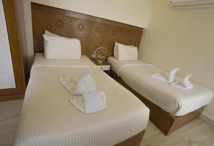 غرفة ديلوكس, Queen Pyramids View