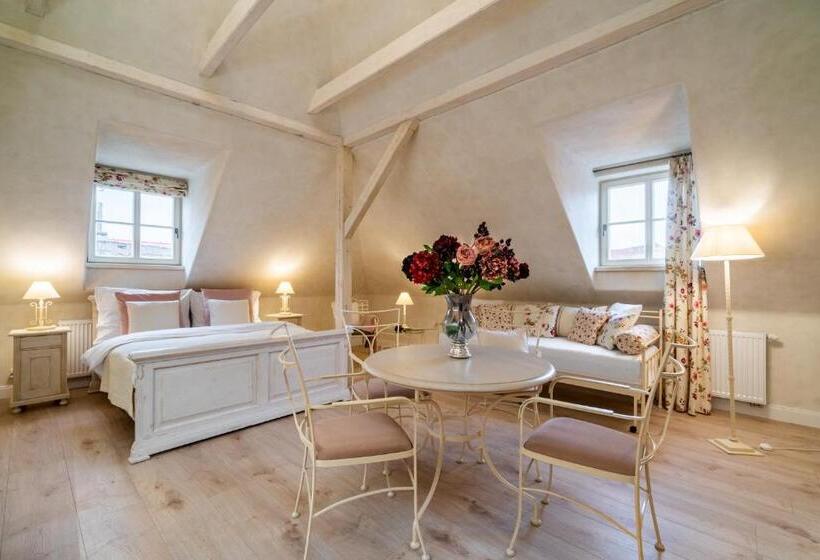 Номер Стандарт Трехместный, Boutique Hotel Soukeníkův Dům