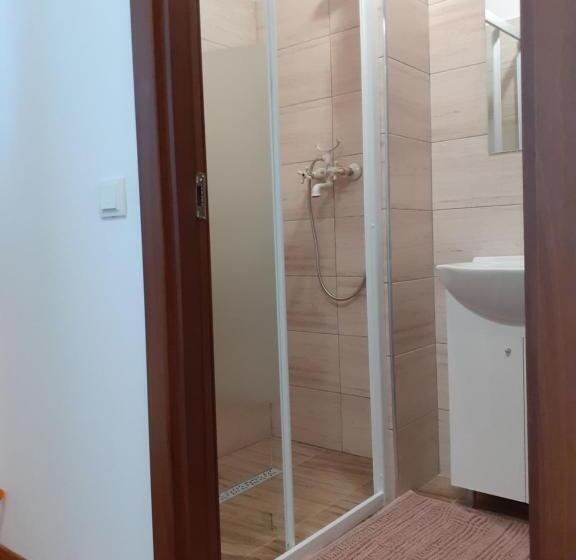 اتاق استاندارد سه نفره, Pensiunea Rominvest