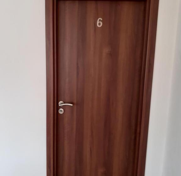 اتاق استاندارد سه نفره, Pensiunea Rominvest