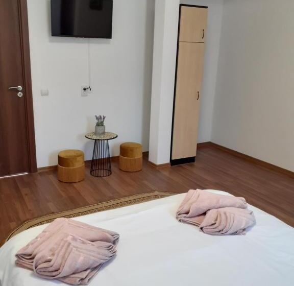 اتاق استاندارد سه نفره, Pensiunea Rominvest