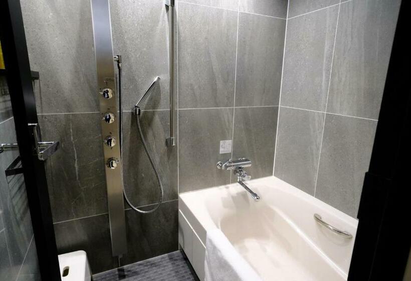 جناح, Asakusa Kaede 浅草楓