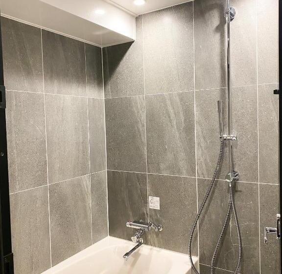 جناح ديلوكس, Asakusa Kaede 浅草楓