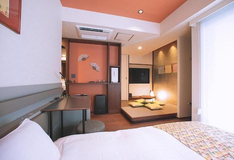 جناح ديلوكس, Asakusa Kaede 浅草楓