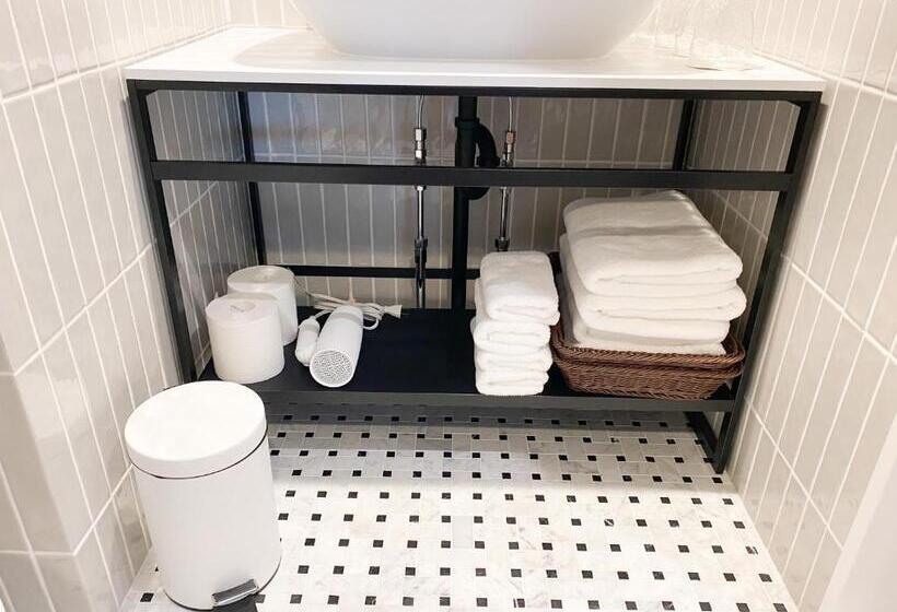 جناح ديلوكس, Asakusa Kaede 浅草楓