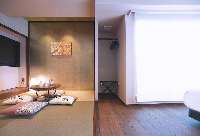 جناح ديلوكس, Asakusa Kaede 浅草楓