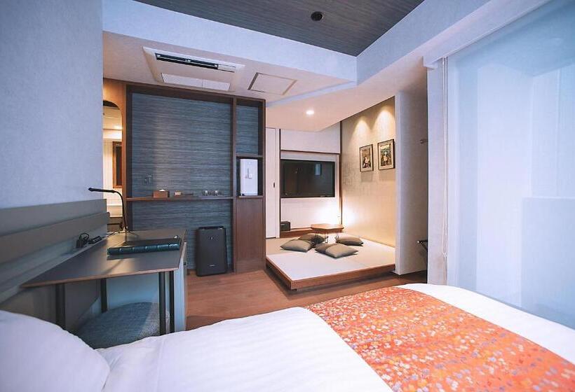 جناح ديلوكس, Asakusa Kaede 浅草楓