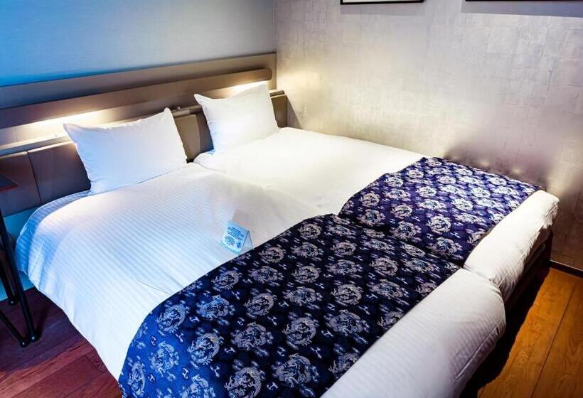 جناح جونيور, Asakusa Kaede 浅草楓