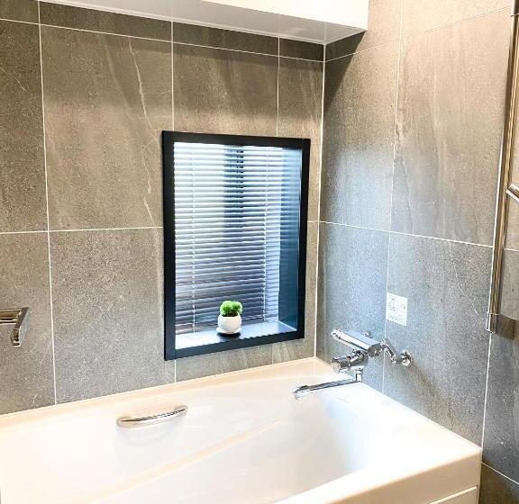 جناح جونيور, Asakusa Kaede 浅草楓