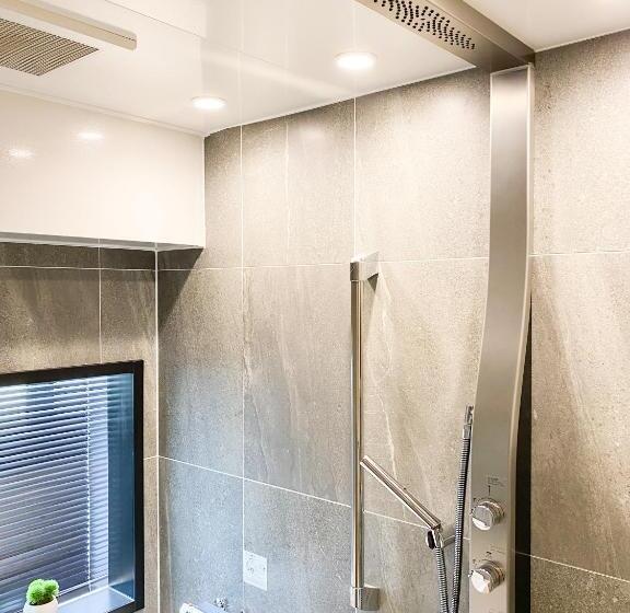 جناح جونيور, Asakusa Kaede 浅草楓