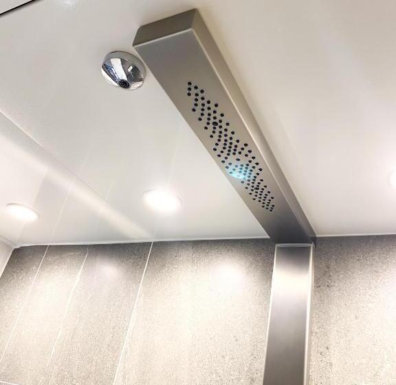 جناح جونيور, Asakusa Kaede 浅草楓