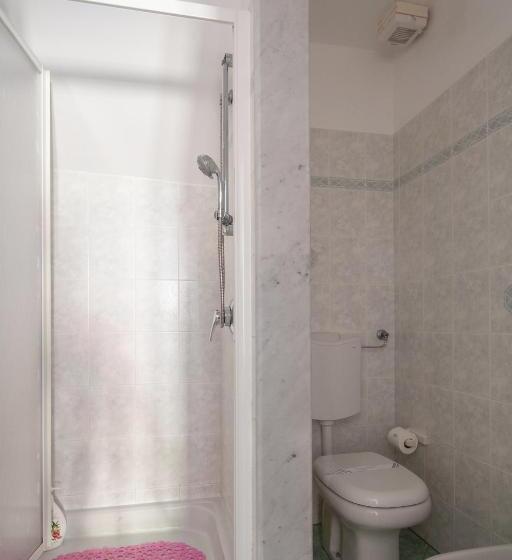 اتاق استاندارد چهار تخته, Ciao Bella Colors