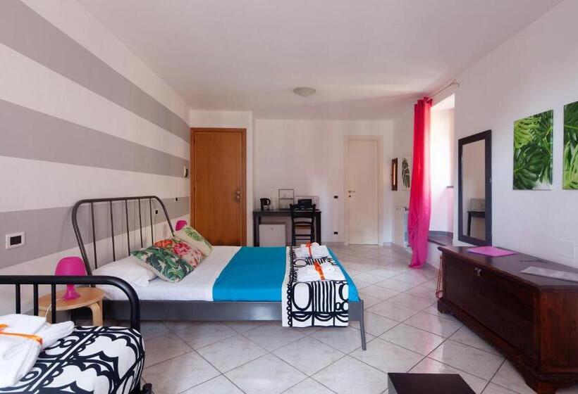 اتاق استاندارد چهار تخته با چشمانداز دریا, Ciao Bella Colors