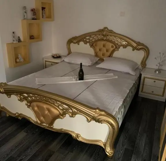デラックスの４人部屋, Vila  Melissa Cazare
