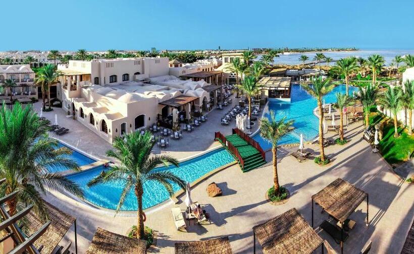 デラックスファミリールーム, Jaz Makadina