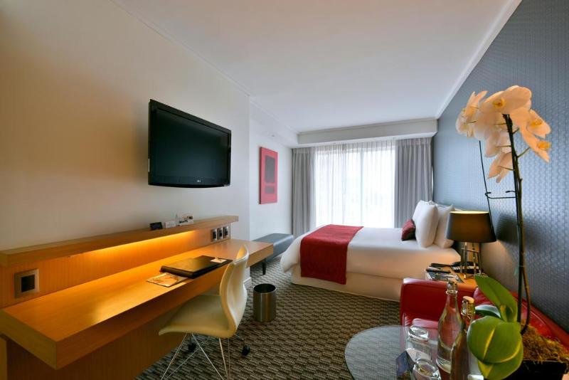 デラックスファミリールーム, Jaz Makadina