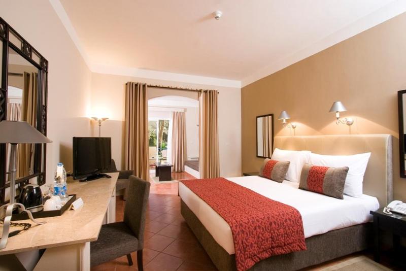 スーペリアファミリールーム, Jaz Makadina