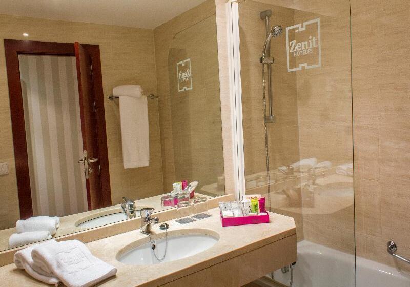 スーペリアールーム, Jaz Makadina