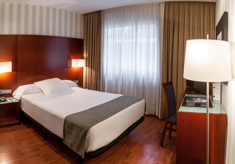 スーペリアールーム, Jaz Makadina