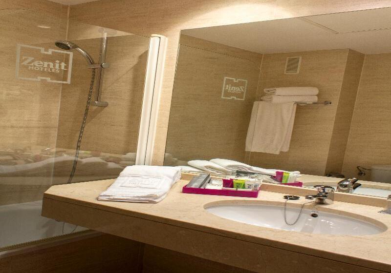 スーペリアールーム, Jaz Makadina