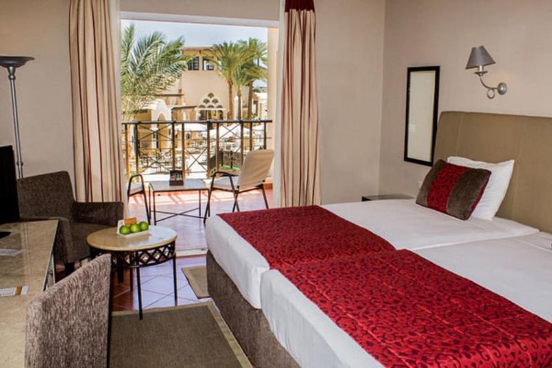 サイドシービュースーペリアールーム, Jaz Makadina