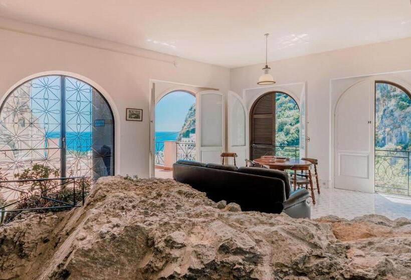 带海景及露台及1个卧室的公寓, Residence Villa Rosa