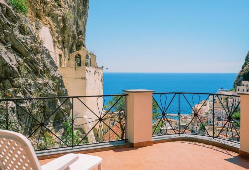 带海景及露台及1个卧室的公寓, Residence Villa Rosa