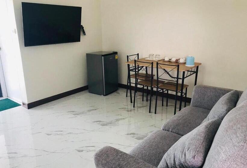 수피리어 트리플 룸, Park Villa Chaiyaphume