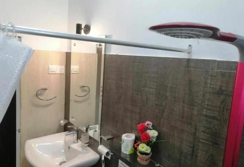 带阳台的豪华间, Le Petit Hotel & Restaurant