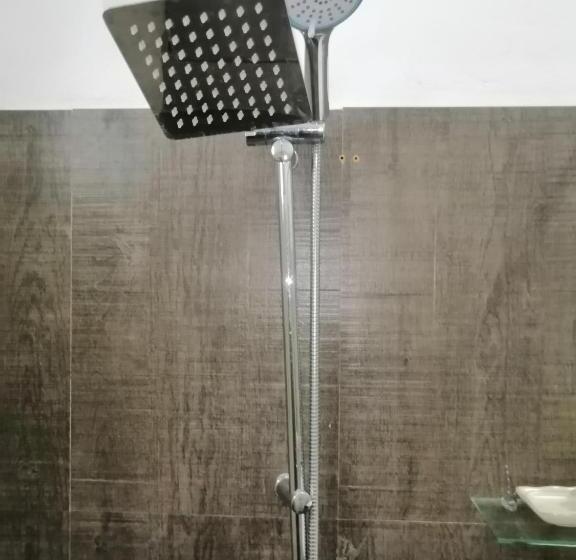 标准间带阳台, Le Petit Hotel & Restaurant