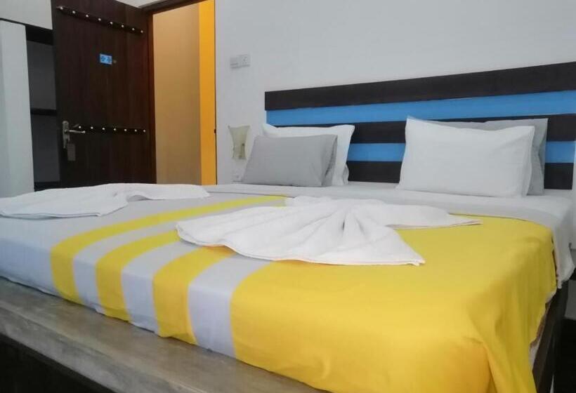 Номер Стандарт с Балконом, Le Petit Hotel & Restaurant