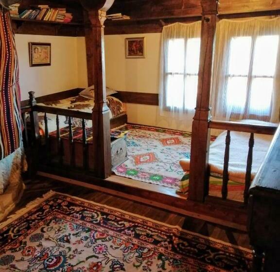 غرفة قياسية رباعية, къщата на художника