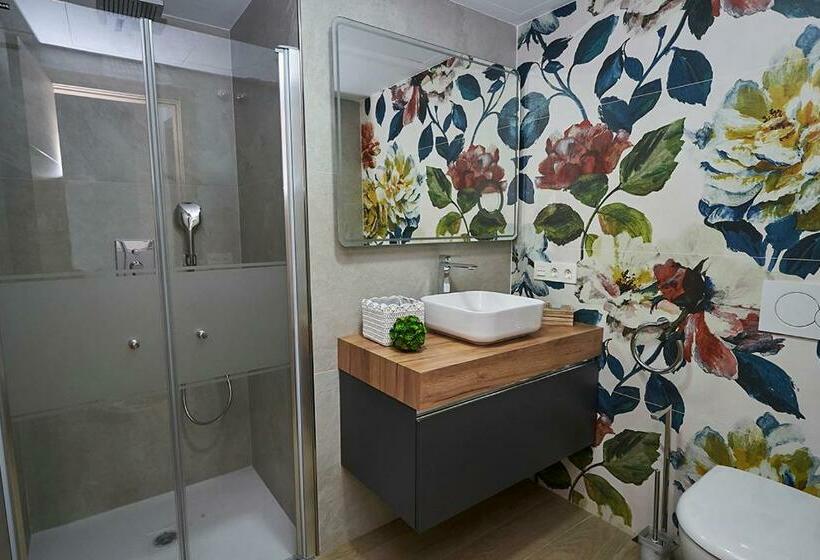 2 Bedroom Apartment with Pool, Hostal Boutique Aurora