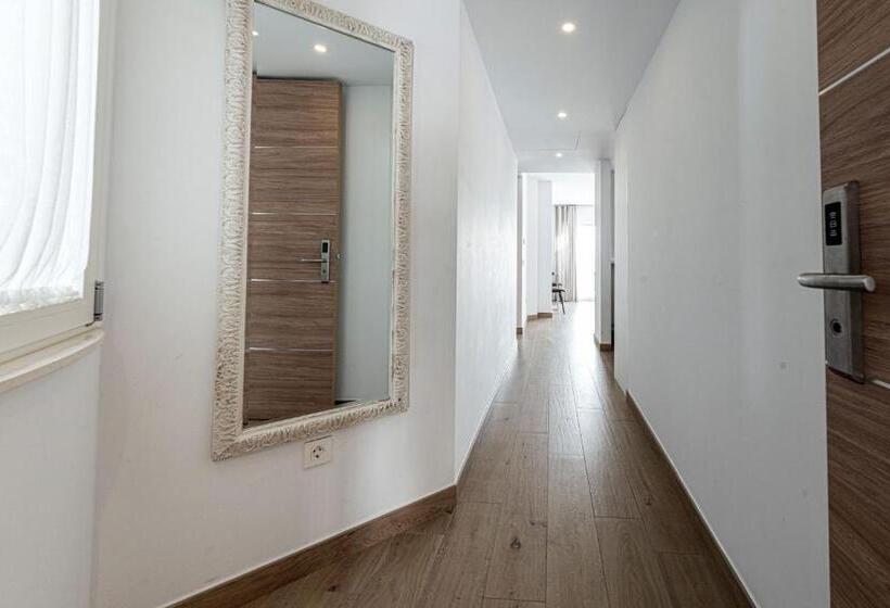 2 Bedroom Apartment with Pool, Hostal Boutique Aurora