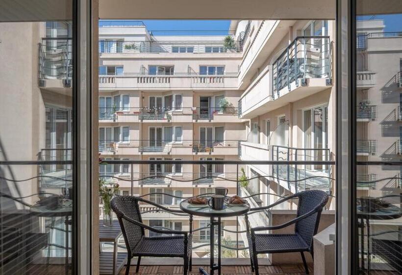 Студио Стандарт с Балконом, Stayparis