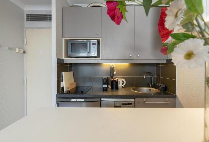 Студио Стандарт с Балконом, Stayparis