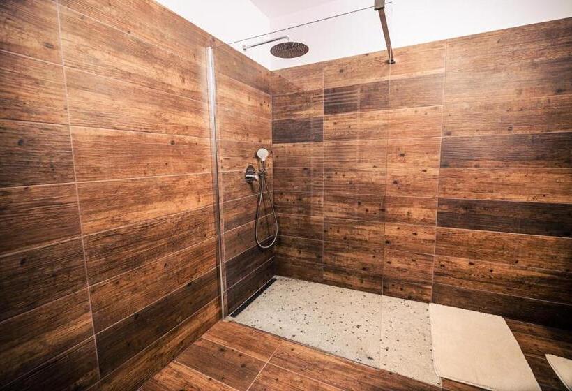 デラックススイート, Penzion Vinařství Mikulica