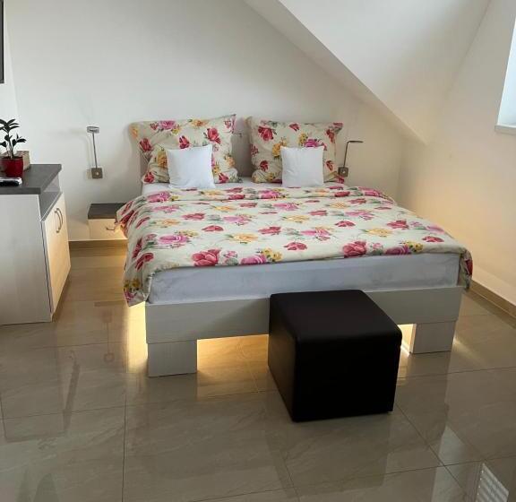 キングサイズベッドのスタンダードルーム, Penzion Vinařství Mikulica