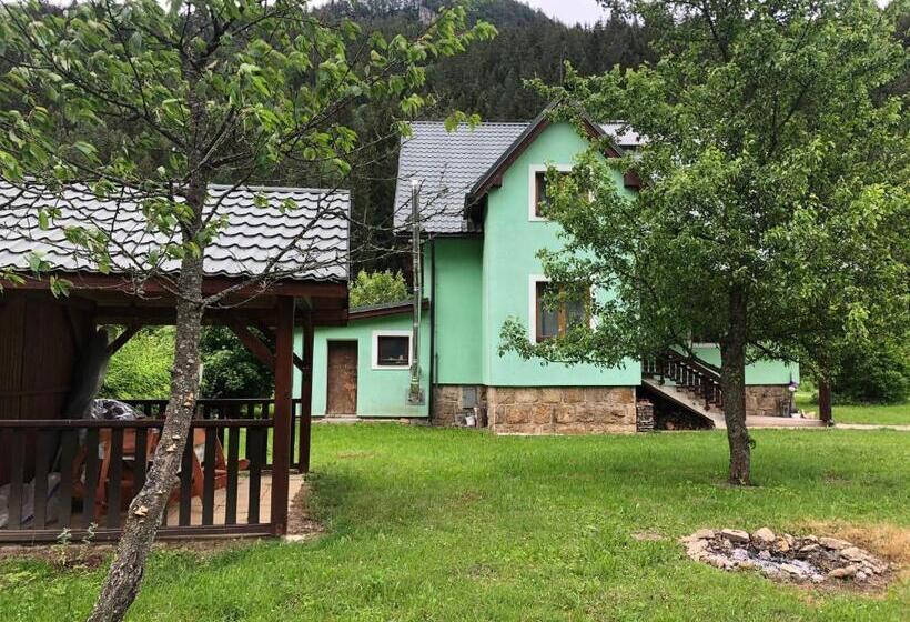 ‫فيلا غرفة نوم واحدة, Villa Lúčky