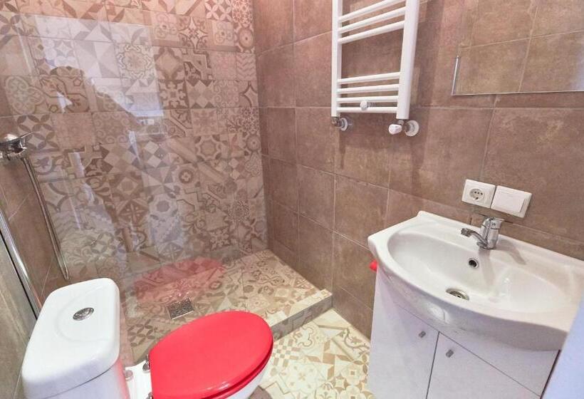 استودیوی استاندارد, Stanford Aparthotel Gara De Nord