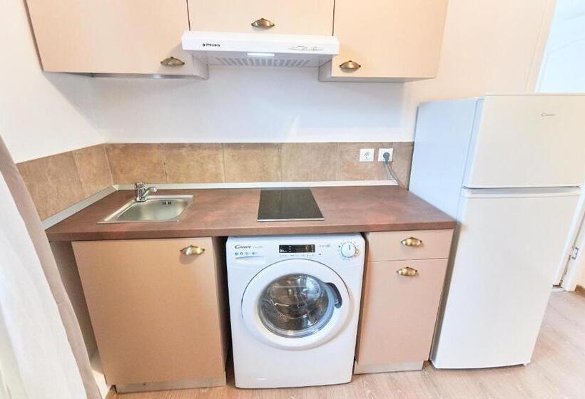 استودیوی استاندارد, Stanford Aparthotel Gara De Nord