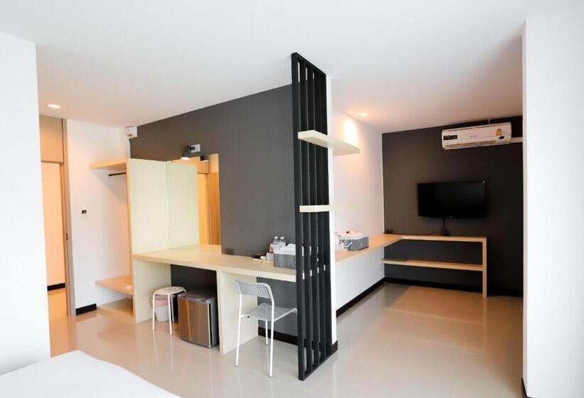 家庭工作室, The Rest Hotel ประจวบ